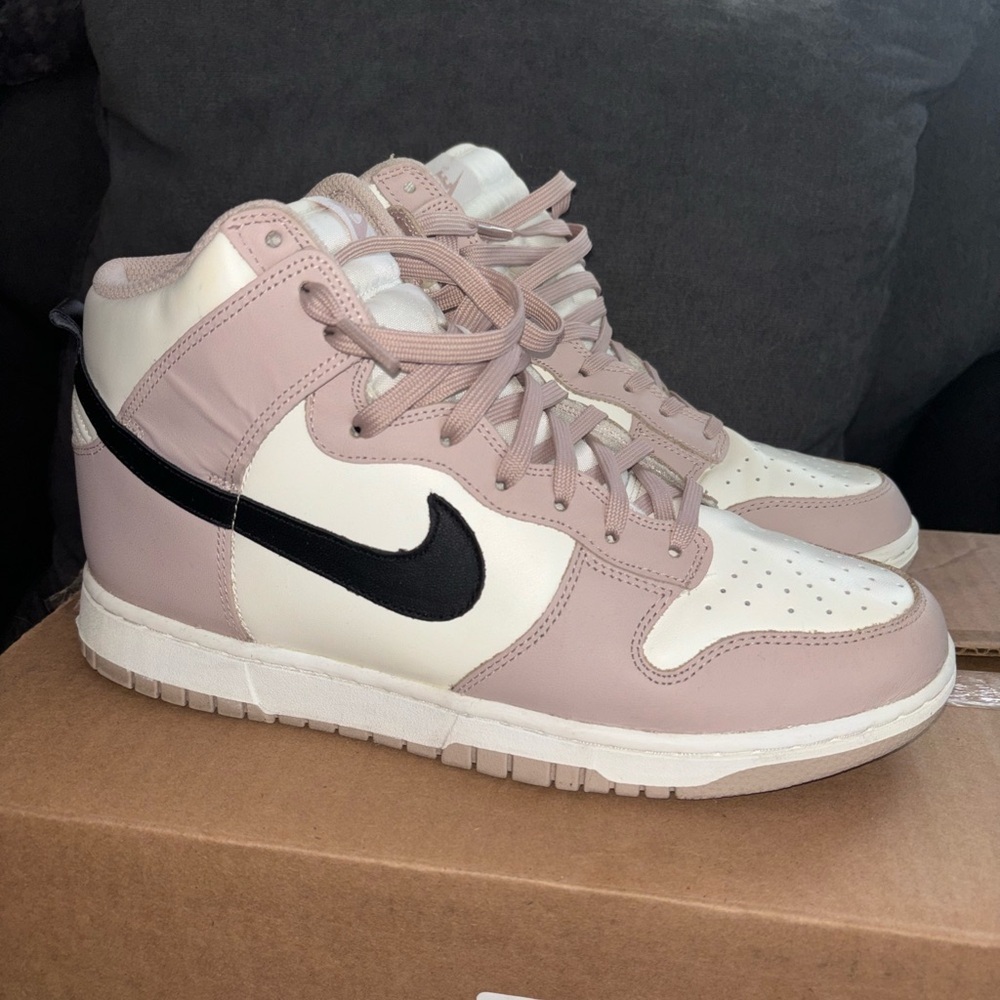 Nike Women's Sneakers in Pink and Black